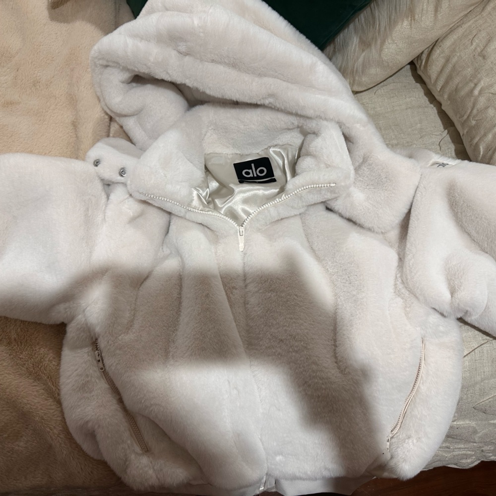Alo Yoga faux Fur Foxy jacket